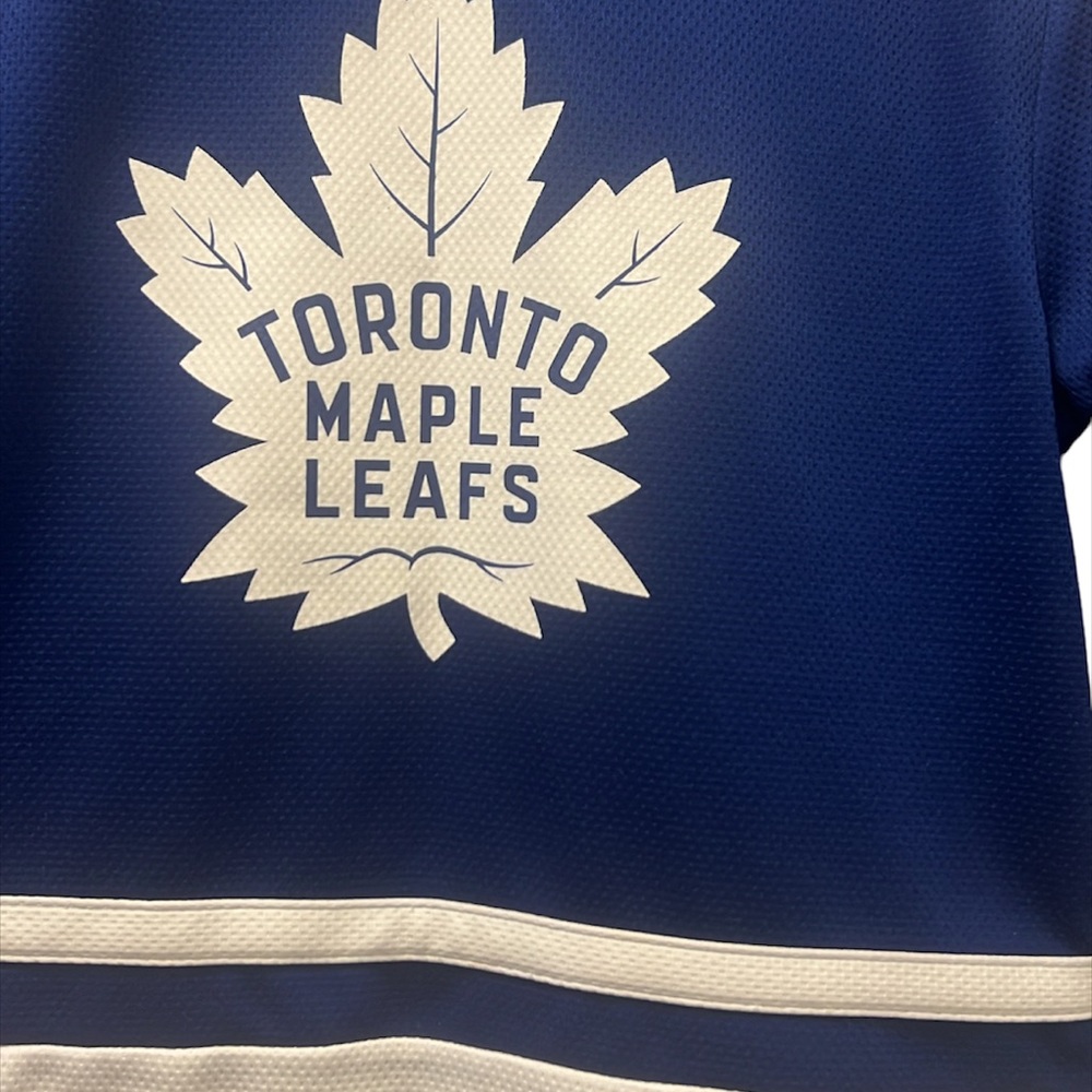 Toronto Maple leafs shirt - Picture 2 of 3